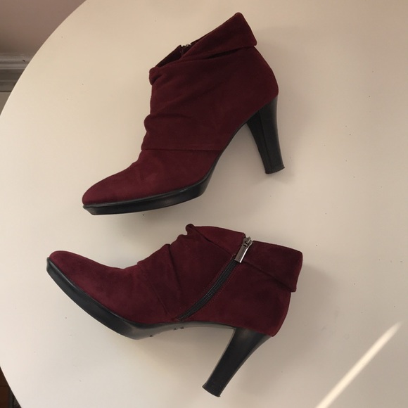 Aquatalia burgundy suede bootie. Size 9. - Picture 2 of 6